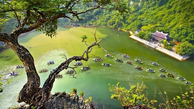 BAI DINH - TRANG AN 1 DAY TRIP